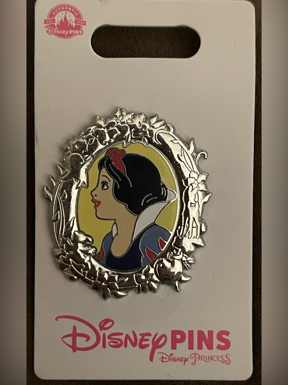 New Disney Snow White Portrait Silver Frame Cameo Profile Pin